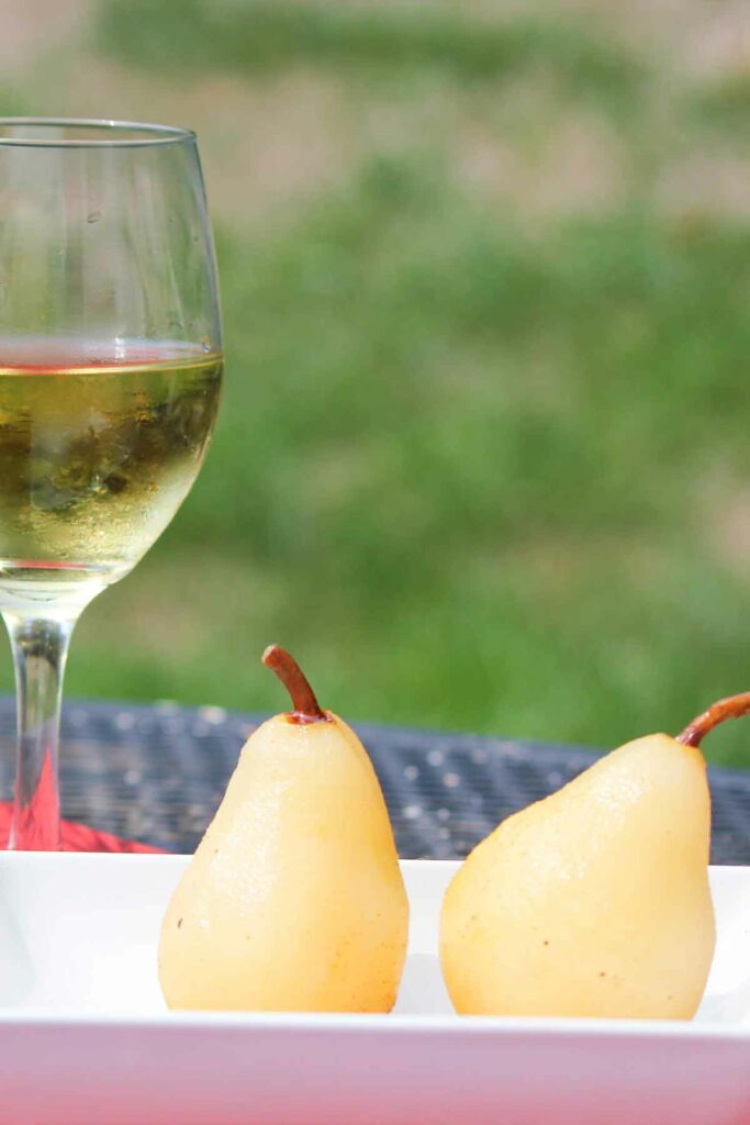 Cinnamon Poached Pears with Wine 